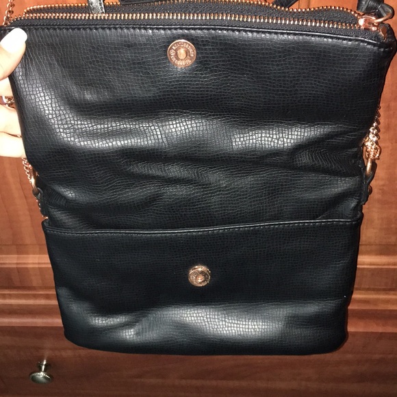 Black shoulder bag with rose gold chain - Picture 4 of 4